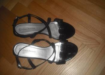 Sandałki na koturnie