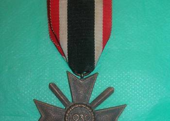 Krzyż KVK z mieczami, sygnowany. Krzyż KVK z mieczami, sygnowany.