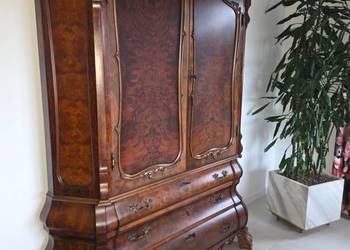 Piękny zadbany kredens