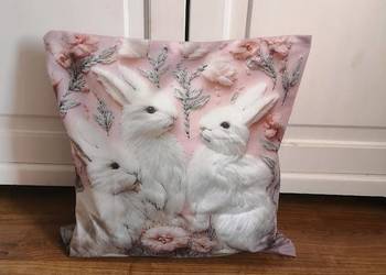 Poszewka dekoracyjna z królikami – różowa, ozdobna na poduszkę. OLX