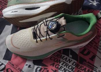 ultra lekkie wygodne sportowe buty zapięcia BOA