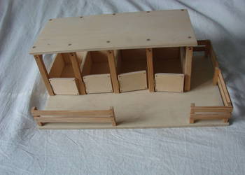 drewniana zagroda/stajnia zabawka