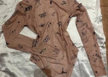 prześwitująca bluzka we wzory