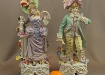 Para porcelanowych figur dworzanie