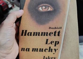 Lep na muchy" autorstwa Dashiella Hammetta