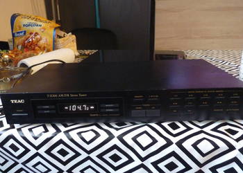 Pięknie zachowany tuner TEAC T-X100.