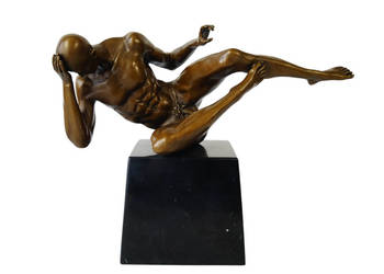 Mężczyzna siłacz kulturysta z brązu rzeźba masywna