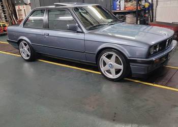 BMW e30 320i coupe
