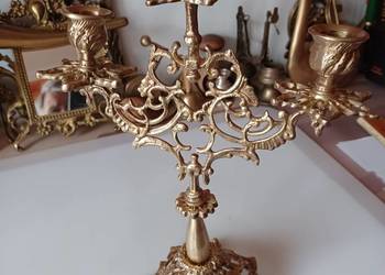 Przepiękny świecznik mosiężny.