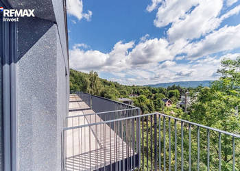 Duże mieszkanie z antresolą i balkonem