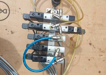 Wyspa zaworowa festo z elektrozaworami i czujnikiem ciśnienia