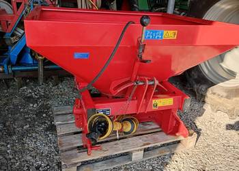 Rozsiewacz nawozów Rauch 600 l