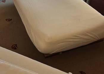 Łóżka z materacami 90x200 w dobrym stanie