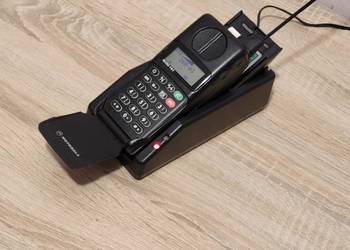 Mototola International 5200 stary telefon MicroTAC złom odzysk nokia 3310