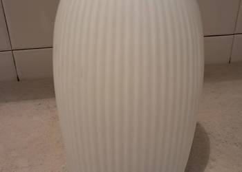 Klosz szklany do lampy biały, prążkowany, do sprzedania