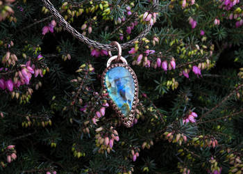 Miedziany wisiorek z labradorytem