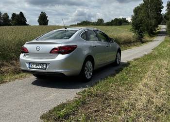 Opel Astra J sedan, Salon Polska