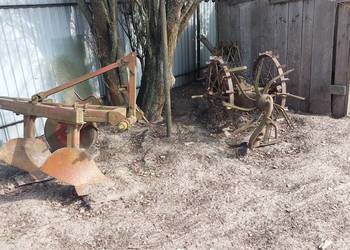 Maszyny rolnicze do ciągnika (dawny typ) - pług trzyskibowy