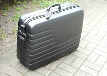Duża, twarda walizka podróżna DARIO (75 cm) – solidna, czarna