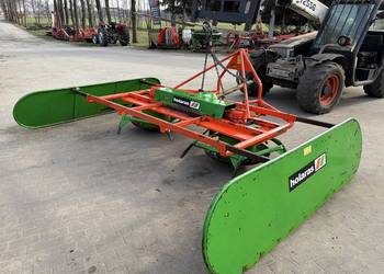 Rozbijak do pryzm Holaras  2 wirnikowy równiarka rozgarniacz traw silos