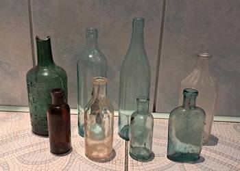Zestaw starych butelek kolekcjonerskich