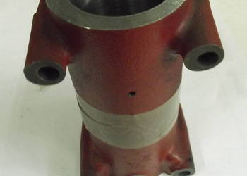 Cylinder podnośnika URSUS C 330