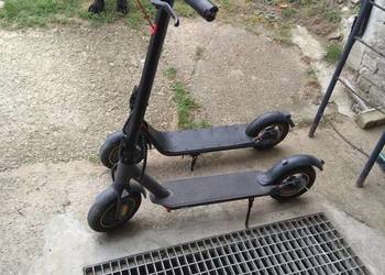 Uszkodzone dwie hulajnogi elektryczne