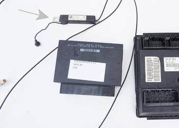 WZMACNIACZ ANTENOWY VW MULTIVAN TRANSPORTER T5 2.5