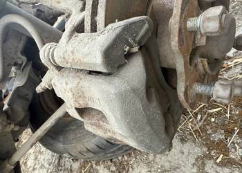 Zacisk hamulcowy prawy Mazda E2200