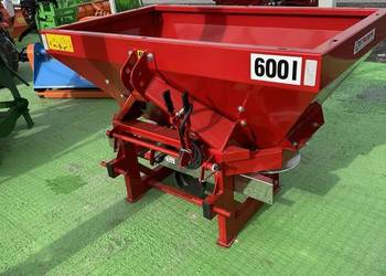 Rozsiewacz STRUMYK do nawozów dwutarczowy TYTAN 600L-1400L