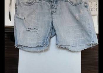 Spodenki z przetarciami. Spodenki z przetarciami.