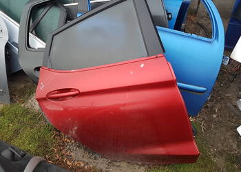 FORD FIESTA MK8 2019 DRZWI PRAWE TYLNE SZYBA PRAWA TYL DRZWI TYLNE