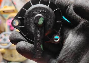 Zawór czujnik zmiennych faz rozrządu 5048045ab Jeep Grand Cherokee WL 3.6