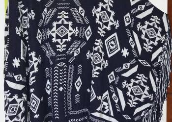 Ponczo z delikatnej dzianiny (rozmiar uniwersalny)