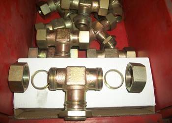 Przyłączka trójnik pod pierścień zacinający 28 mm