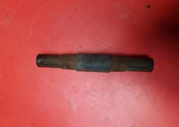 Wałek przedni rozrzutnik N-218 2218030040