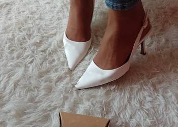 (40) ASOS Design/ Kremowe czółenka ślubne z odkrytą piętą z Londynu, NOWE