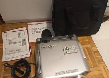 Projektor Toshiba.