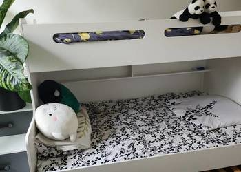 Sprzedam trzypoziomowe łóżko z szufladami ,półka. Uszanowane malo uzywane