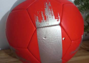 Piłka Adidas FL7024 + podkolanówki Nike