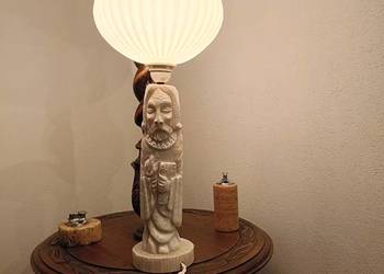 Lampa stołowa z podstawą rzeźby z białego alabastru