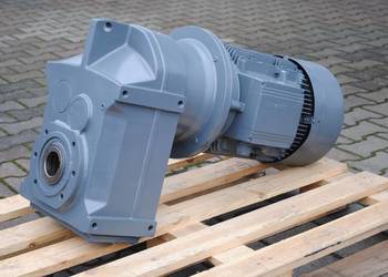 Motoreduktor 15kw. 357obr./min.