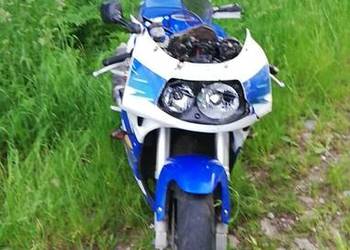 Sprzedam motor na części lub w całości motor jest na chodzie