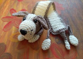 Szydełkowa zakładka do książki piesek