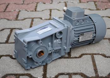 Motoreduktor kątowy 0.37kw. 79obr./min. LENZE