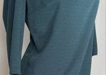 Elegancka zielona sukienka z delikatnym połyskiem