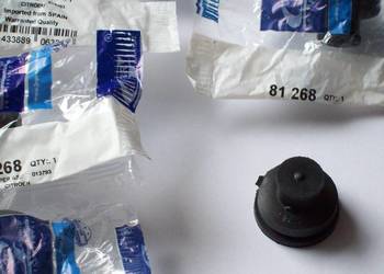 Gumowa spinka 81268 pokrywy silnika Peugeot, Citroen