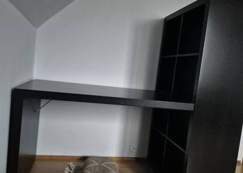 Biurko z regałem na ksiązki