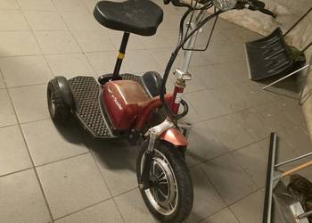 Hulajnoga elektryczna trzykołowa