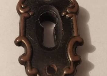 Oklucznica, PRL, Brąz, 26,3x46,6mm (Akcesoria meblowe)